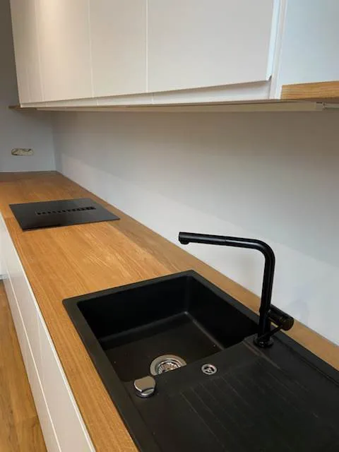 Fabrication d'un plan de travail massif pour cuisine., Charbonnières-les-Bains, Atelier L'Art Des Choix